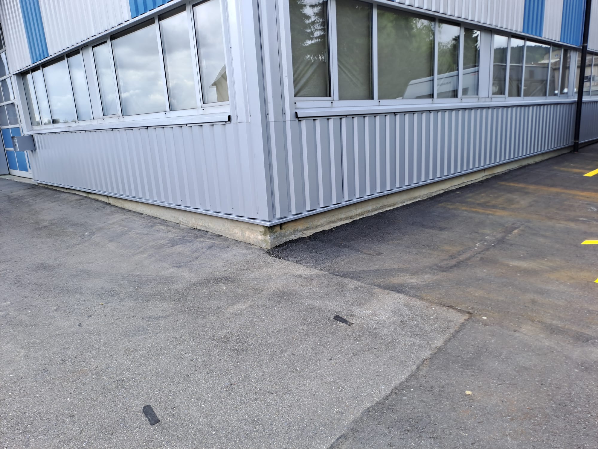 Metallfassade Gewerbegebäude